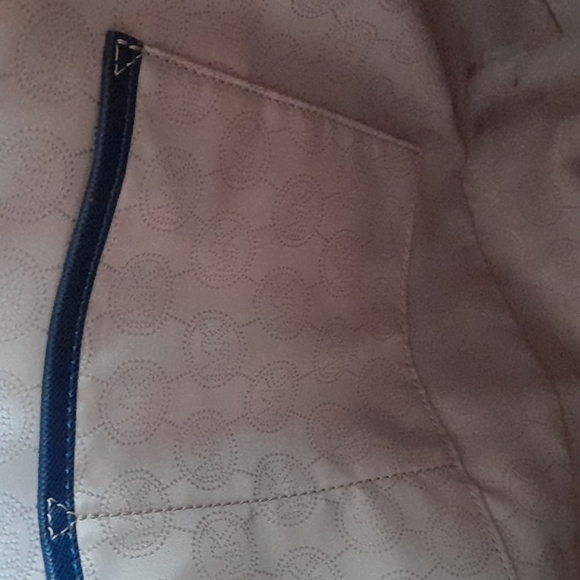 Flash Sale! Today only deal! Authentic! Michael Kors tote - Picture 9 of 12